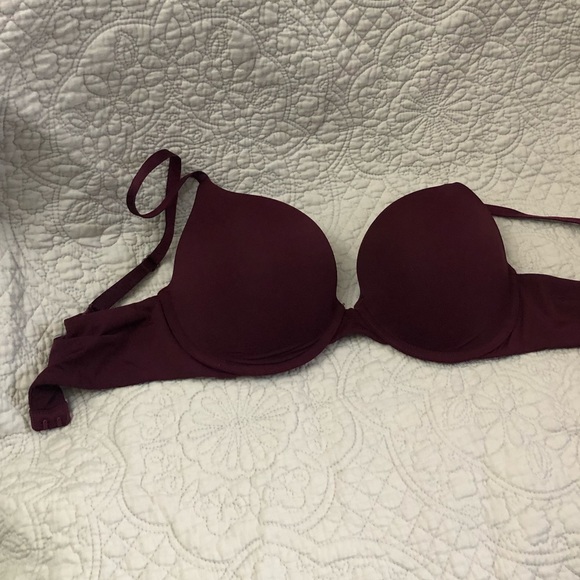 🆕 VS Tshirt push-up bra 🥰 - Picture 2 of 5